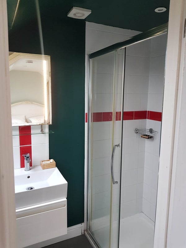 Room Osborne Avenue in Bristol