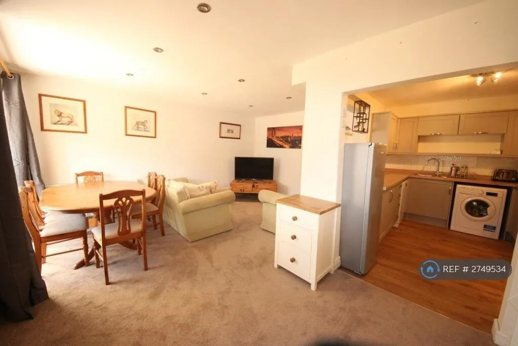 Room Botha Road in Greater London