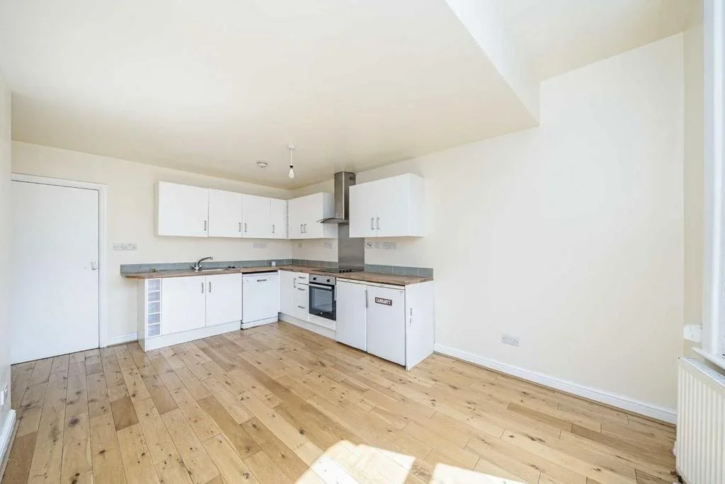 Room Botha Road in Greater London