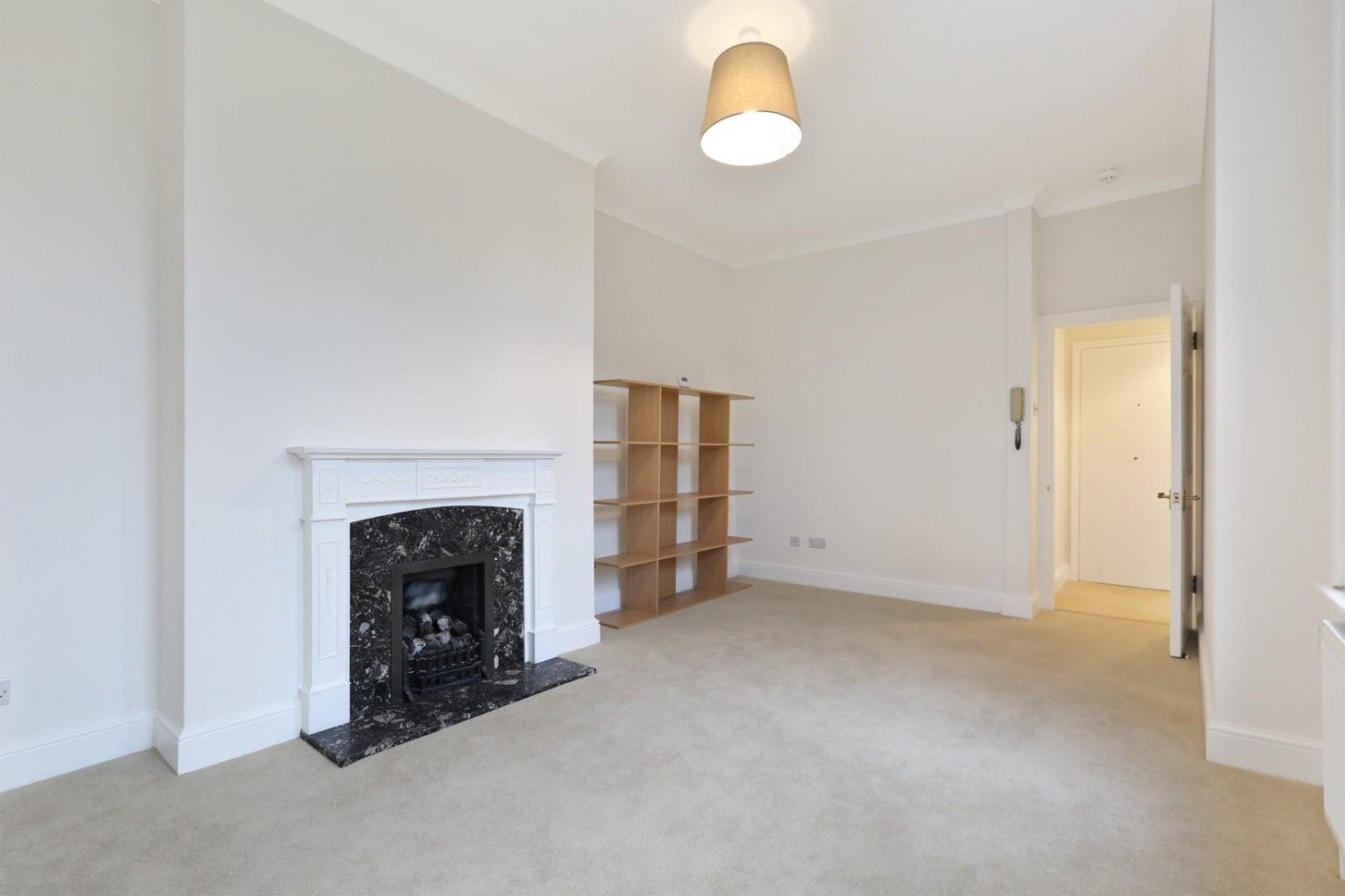 Flat Coldharbour Lane in Greater London
