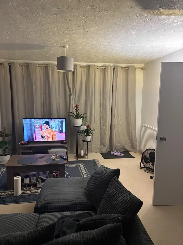 Room Glenwood Avenue in Southampton