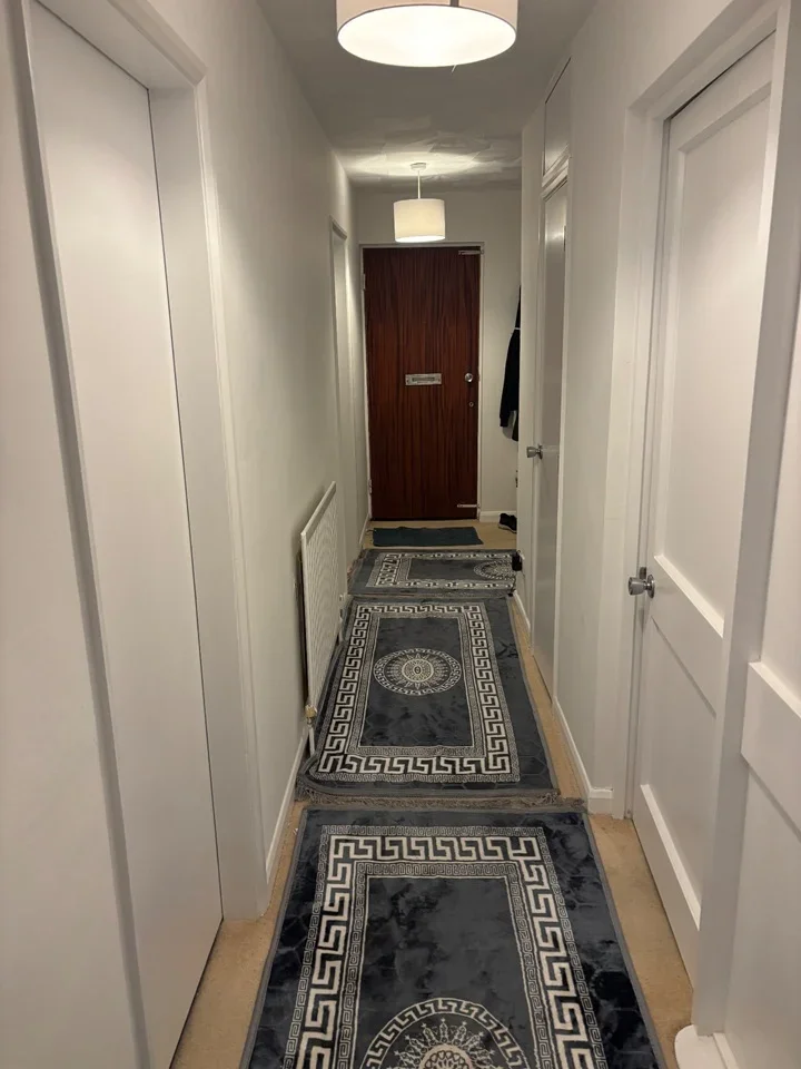 Room Glenwood Avenue in Southampton