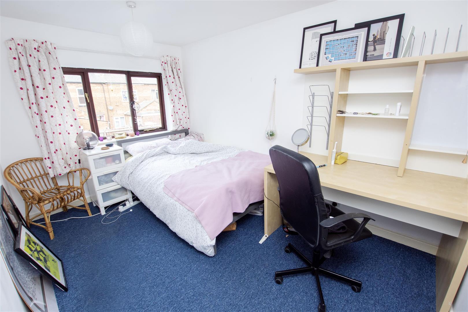 Room Dawlish Road in Birmingham