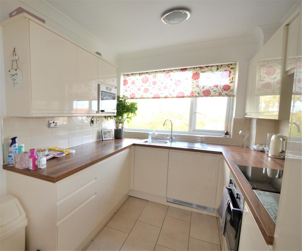 Flat Gordon Road in Corringham