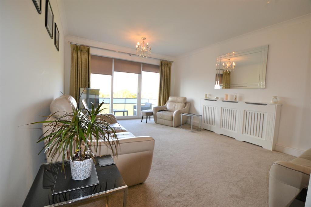 Flat Gordon Road in Corringham