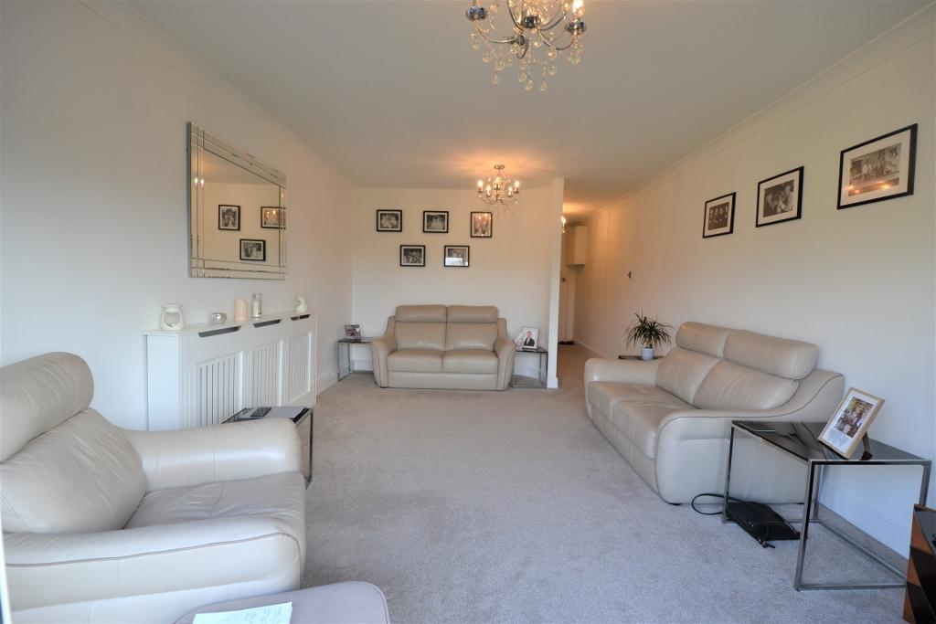 Flat Gordon Road in Corringham