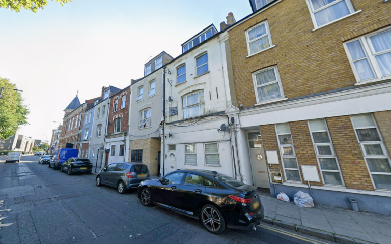 Flat Farleigh Road in Greater London