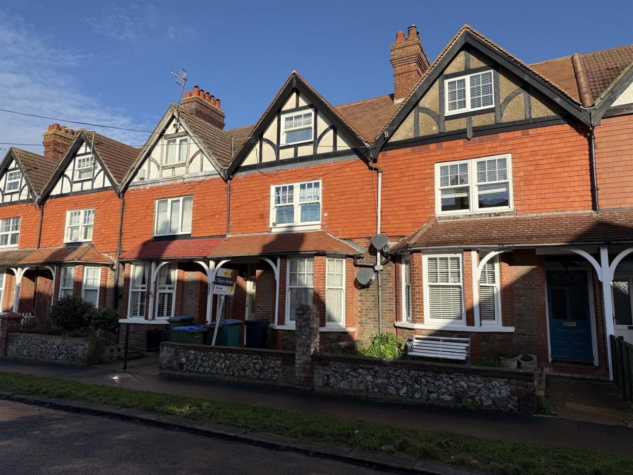Flat Selborne Road in Arun