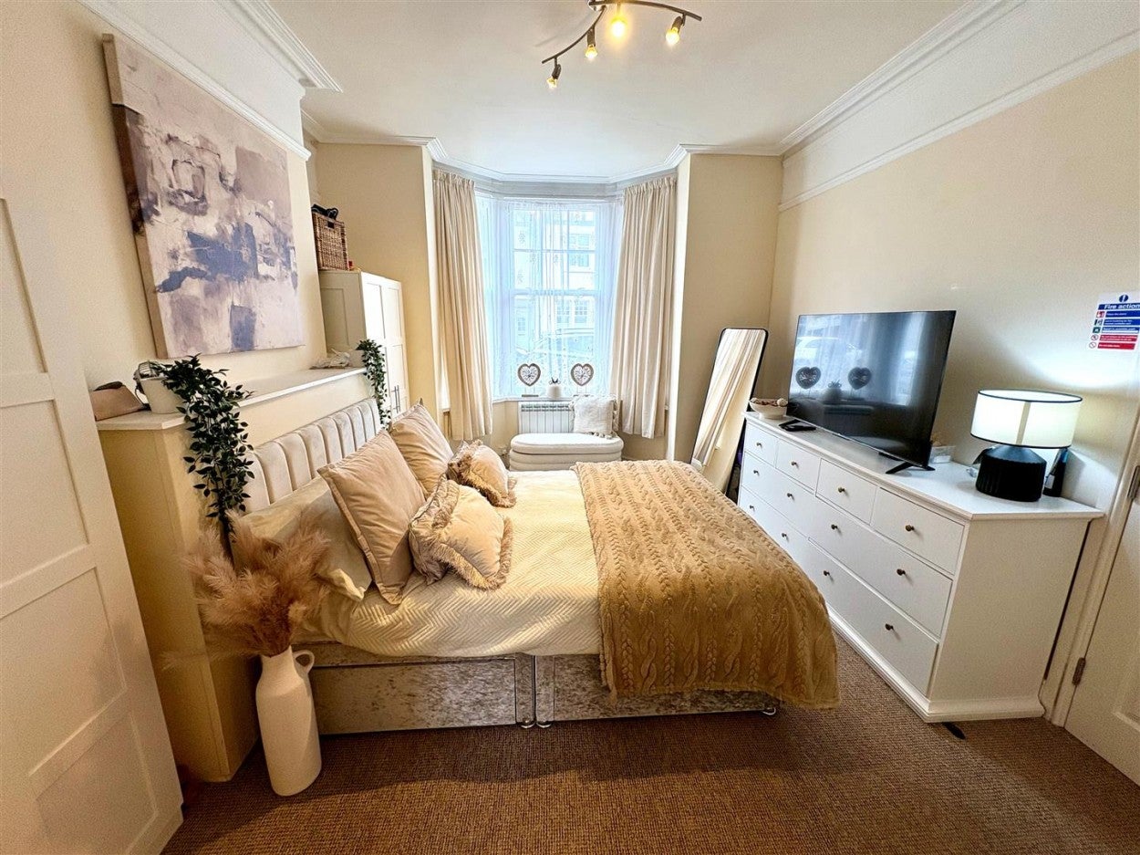 Flat Selborne Road in Arun
