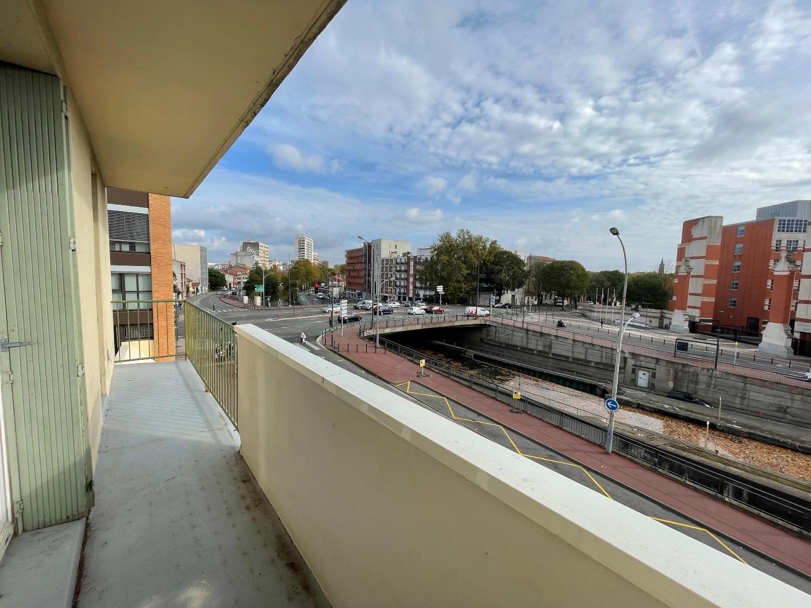 Flat Boulevard de l'Embouchure in Toulouse