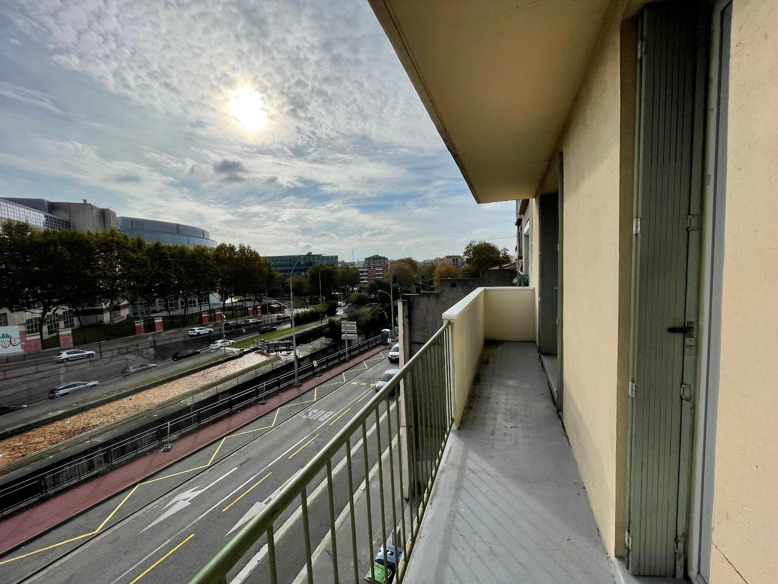 Flat Boulevard de l'Embouchure in Toulouse