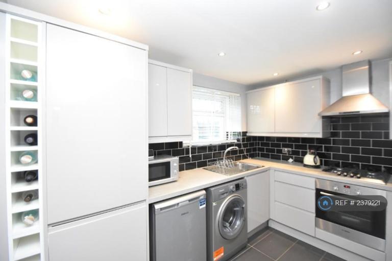 Flat Glenkirk Drive in Glasgow