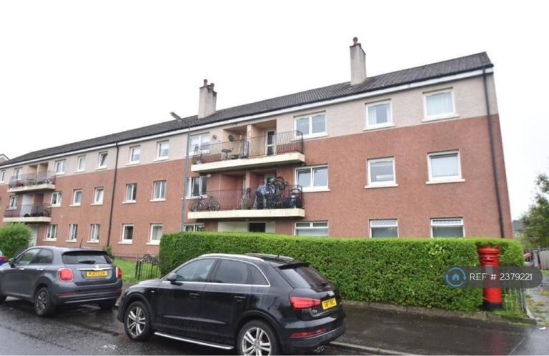 Flat Glenkirk Drive in Glasgow