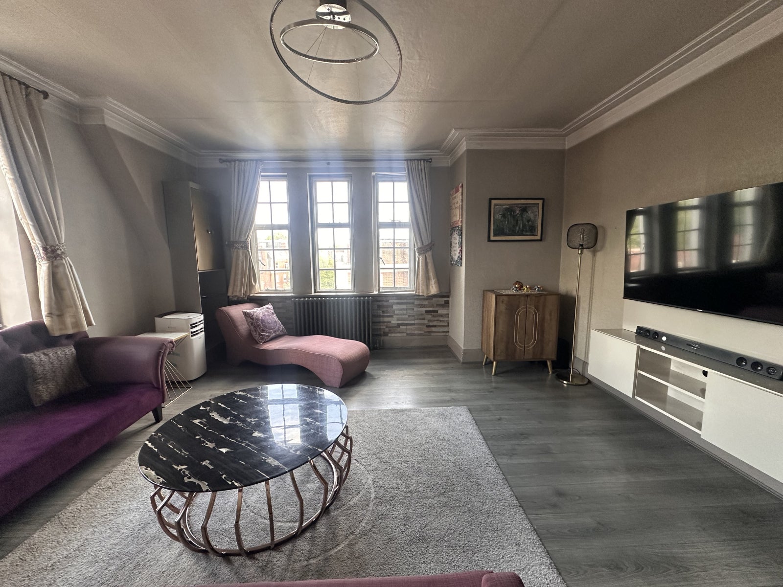 Flat Finchley Road in Greater London
