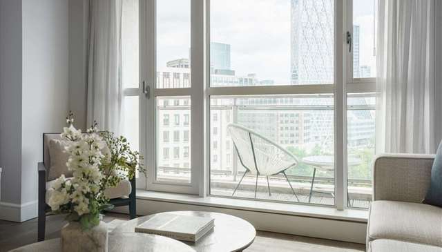 Flat Westferry Circus in Greater London