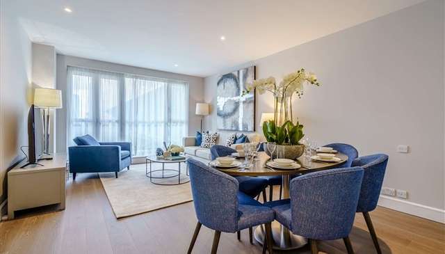 Flat Westferry Circus in Greater London