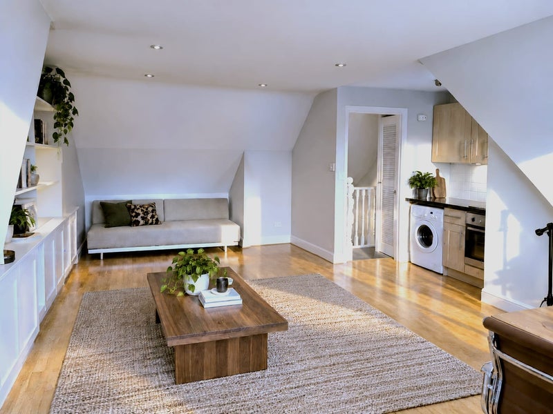 Flat Hemberton Road in Greater London