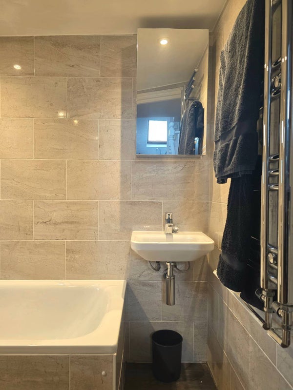 Flat Hemberton Road in Greater London