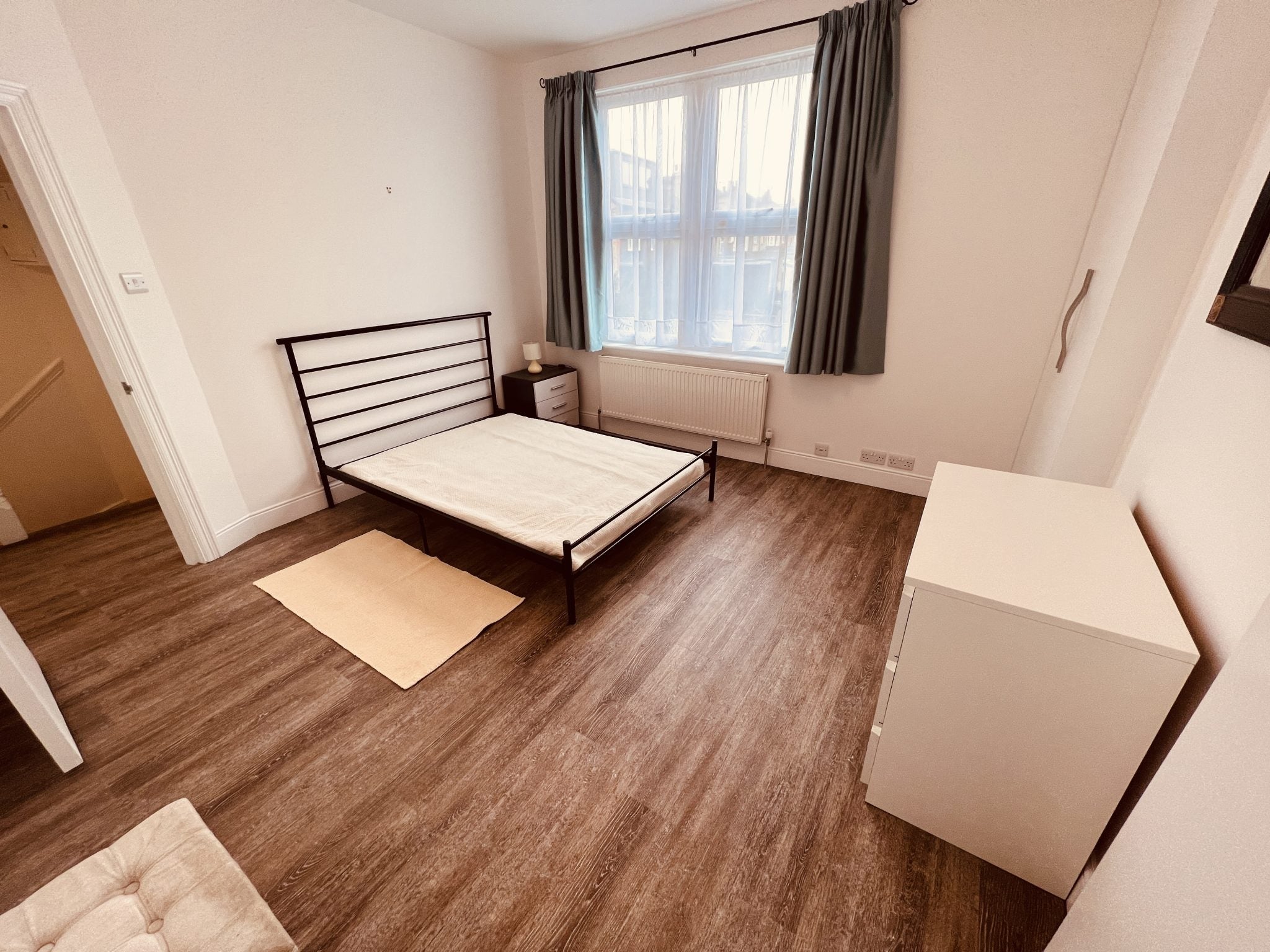 Flat Warwick Road in Greater London