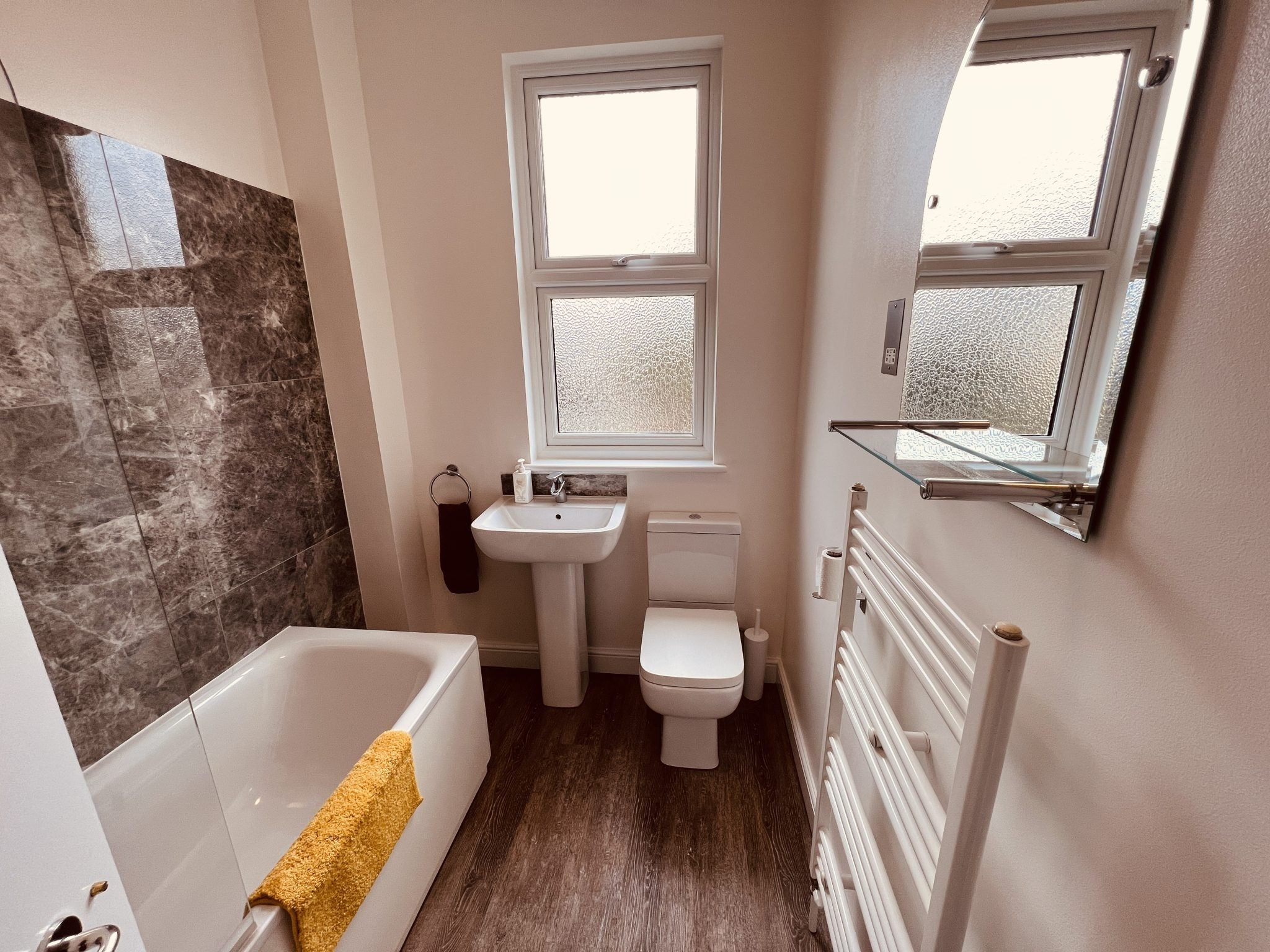 Flat Warwick Road in Greater London