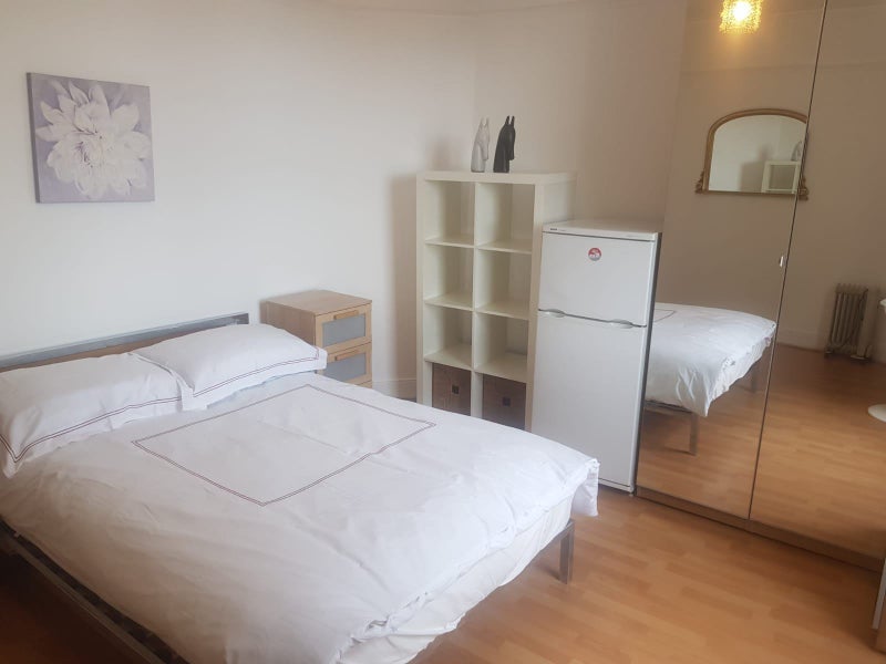 Room Acton Lane in Greater London