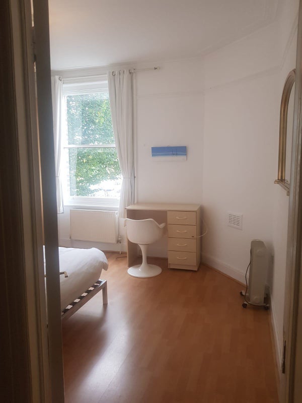 Room Acton Lane in Greater London