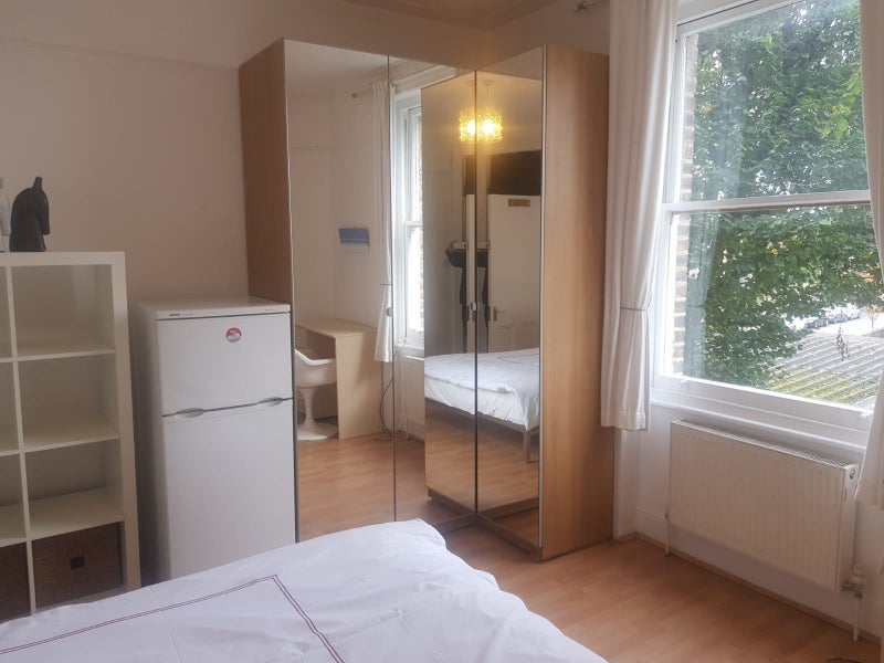 Room Acton Lane in Greater London