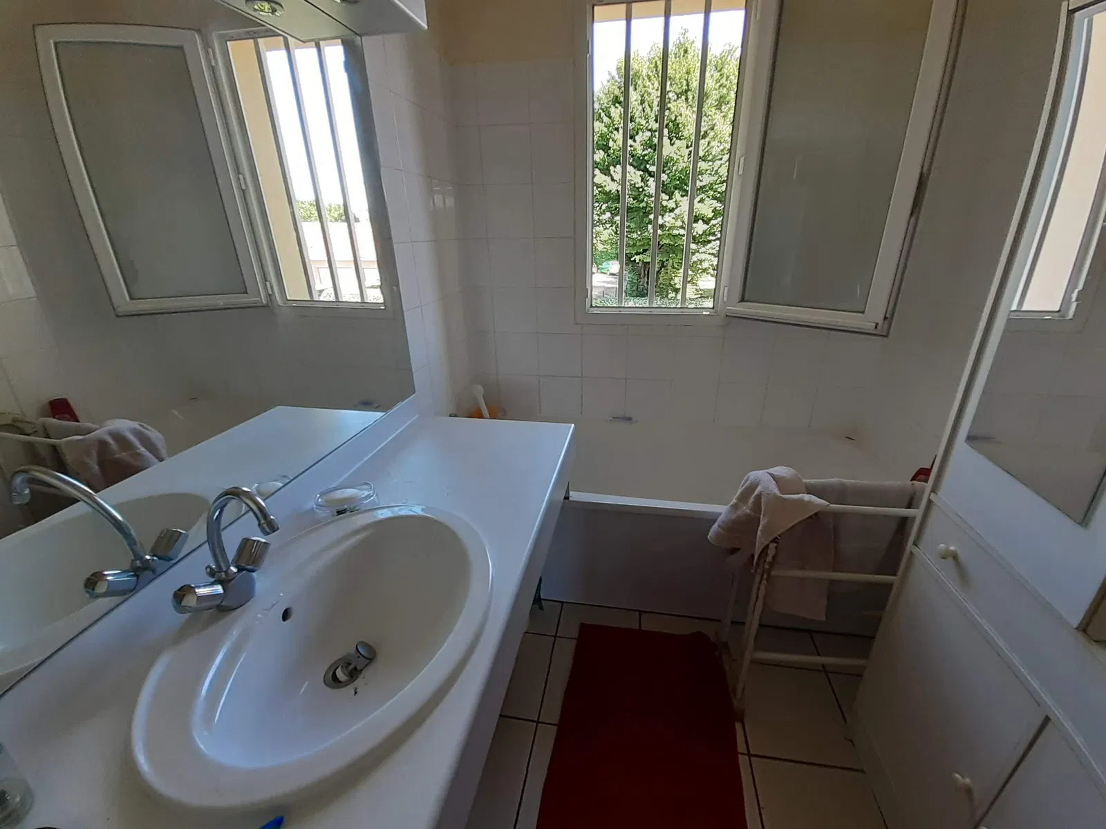 Room Avenue Gay-Lussac in Artigues-près-Bordeaux