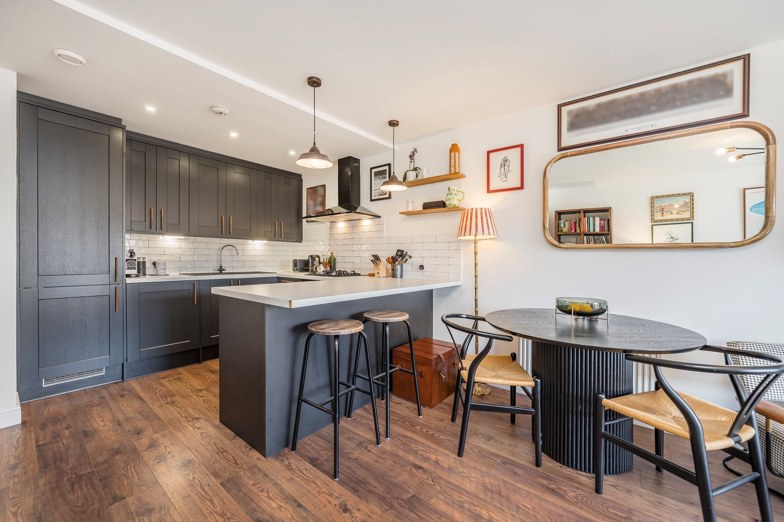 Flat Rotherhithe Street in Greater London