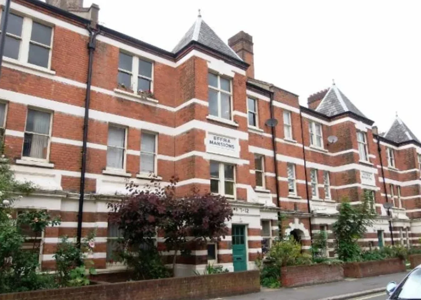 Flat Crownstone Road in Greater London
