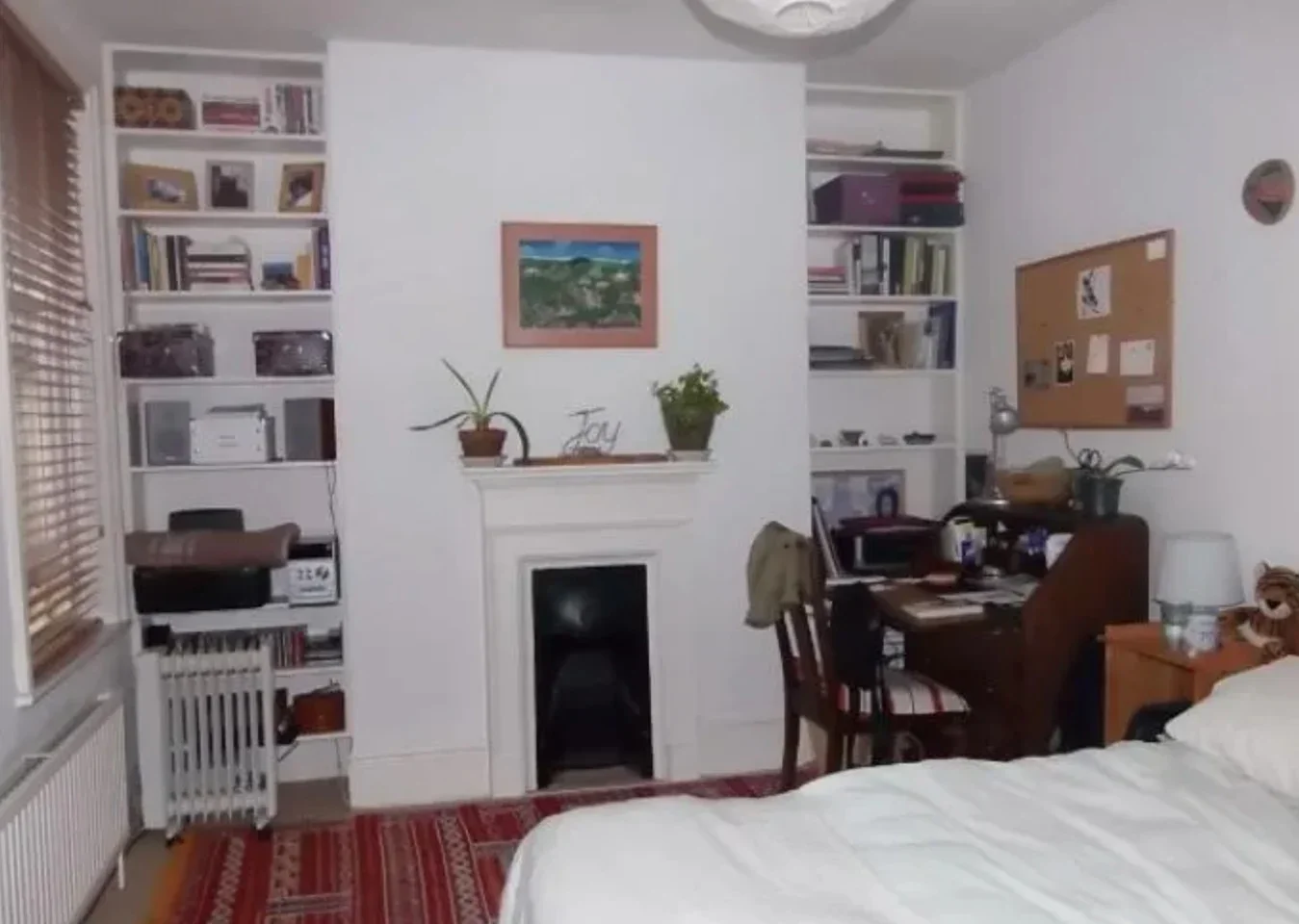 Flat Crownstone Road in Greater London