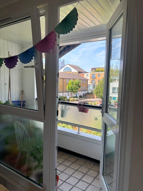 Room Goldman Close in Greater London