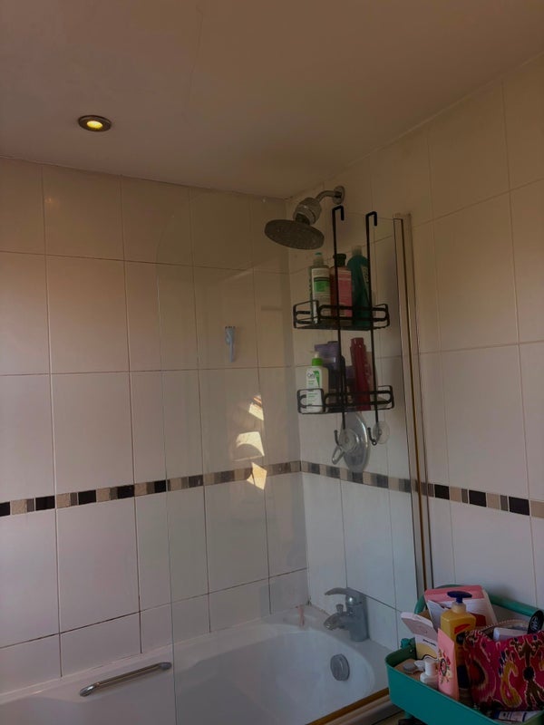Room Tonsley Hill in Greater London