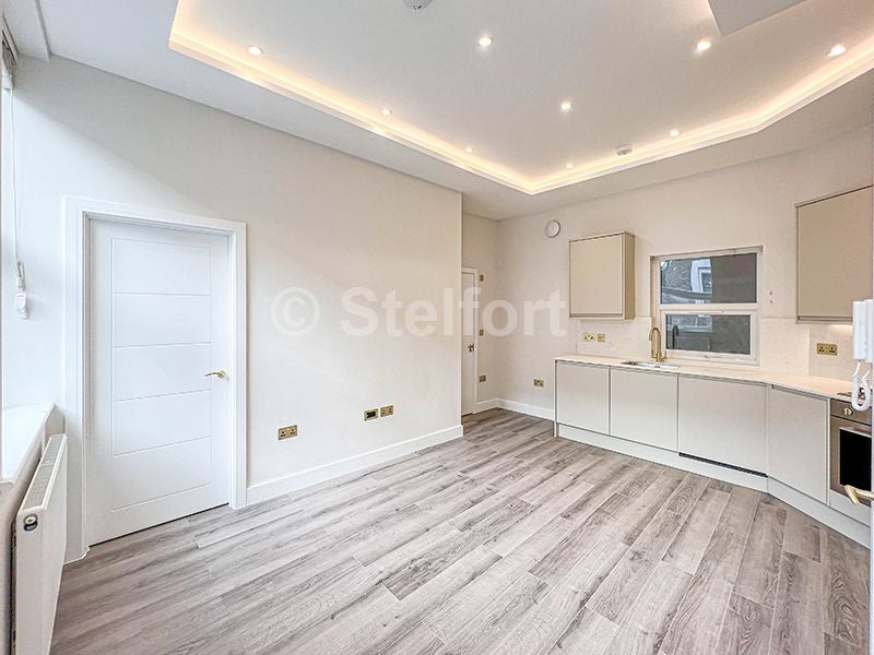 Flat Fonthill Road in Greater London