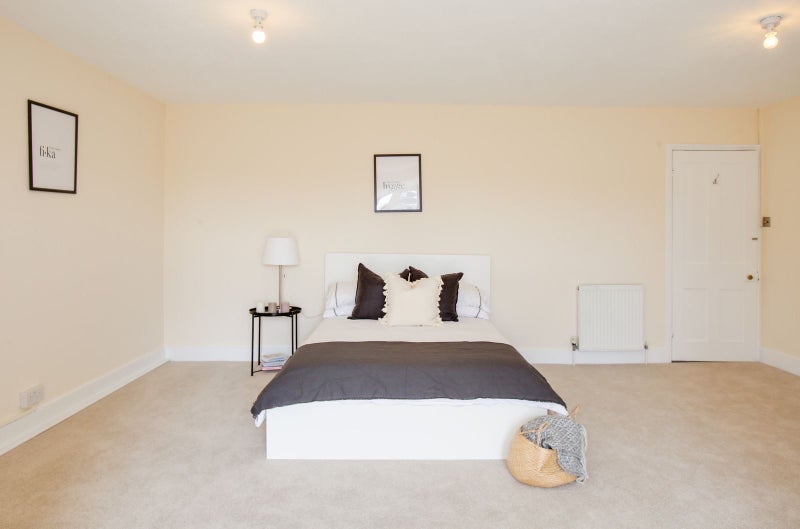 Room Freeland Road in Greater London
