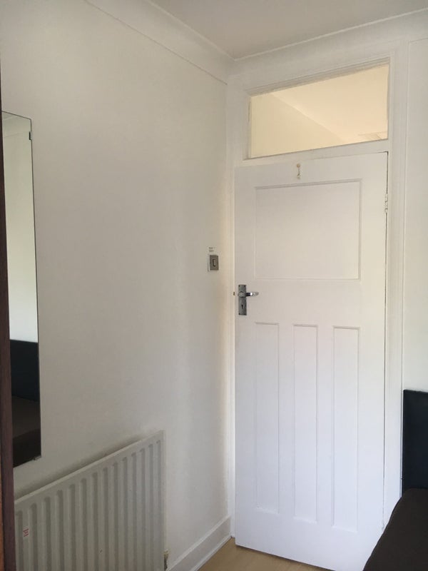 Room Sanderstead Road in Greater London