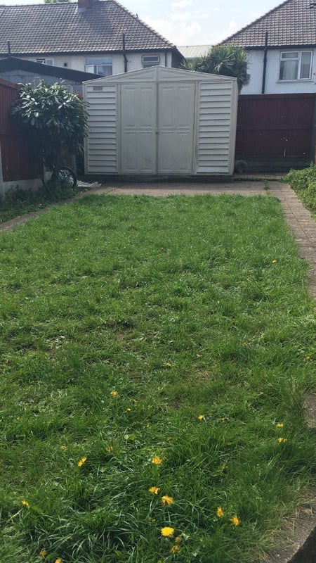 Room Sanderstead Road in Greater London