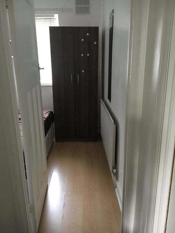 Room Sanderstead Road in Greater London