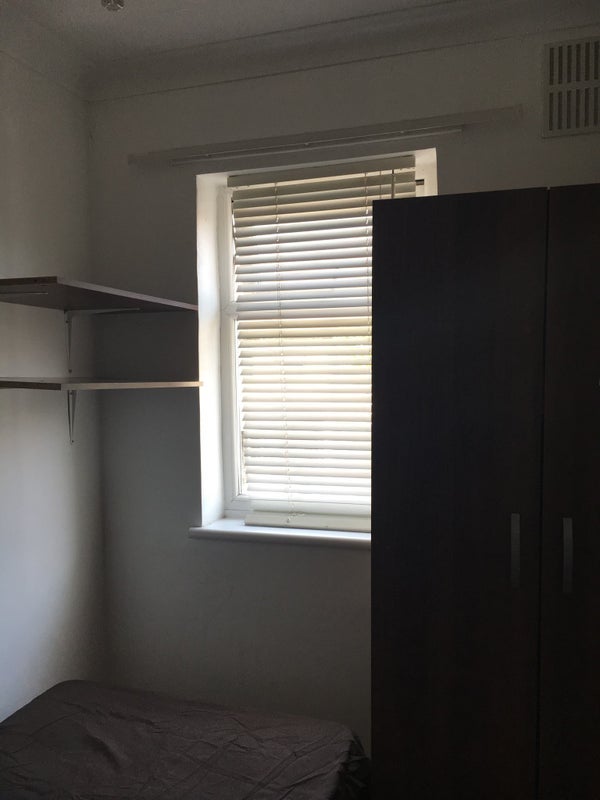 Room Sanderstead Road in Greater London