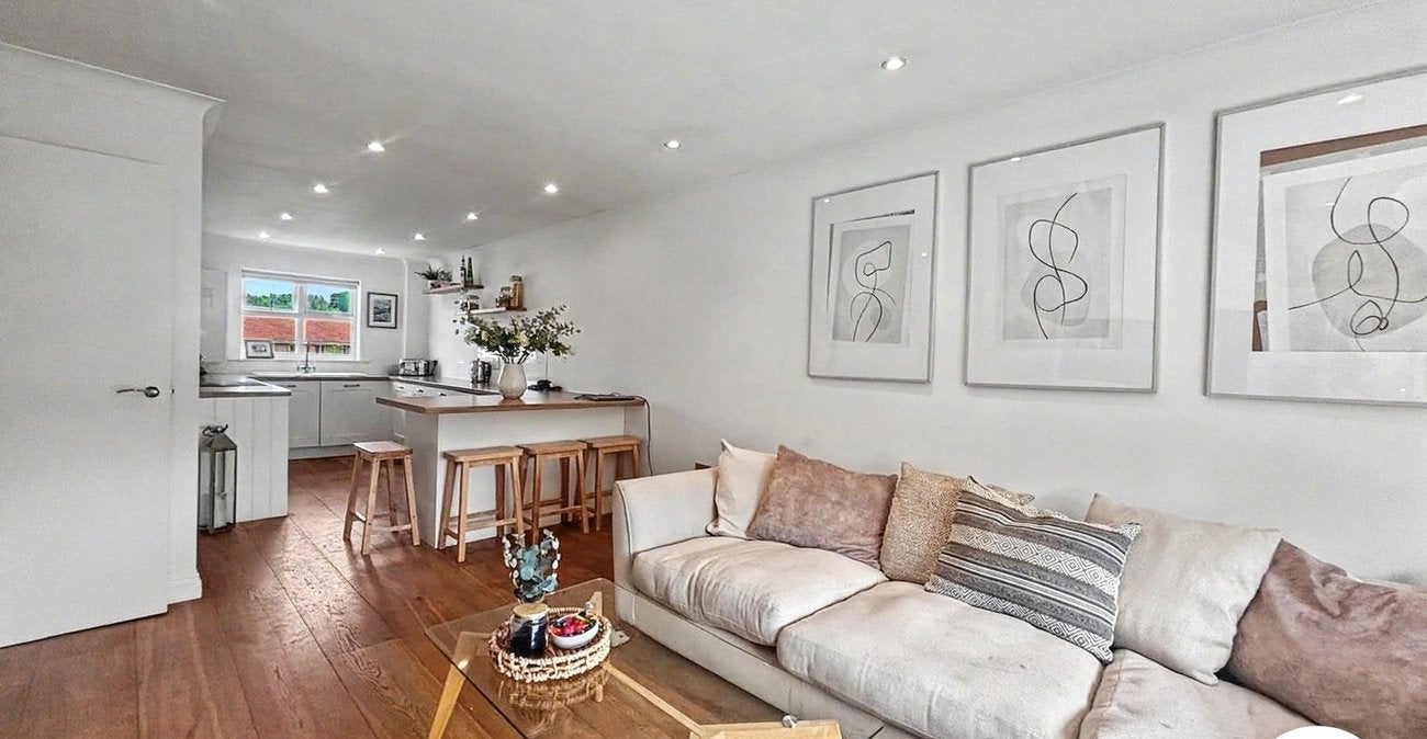 Flat Erith Road in Greater London