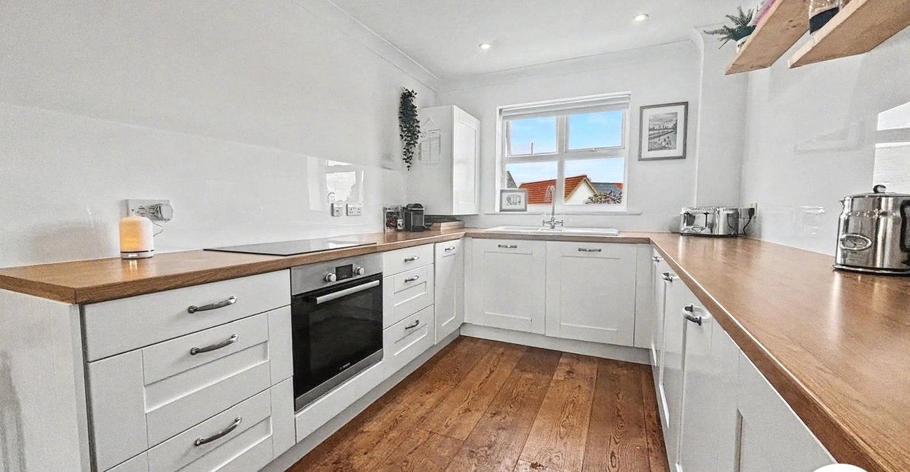 Flat Erith Road in Greater London