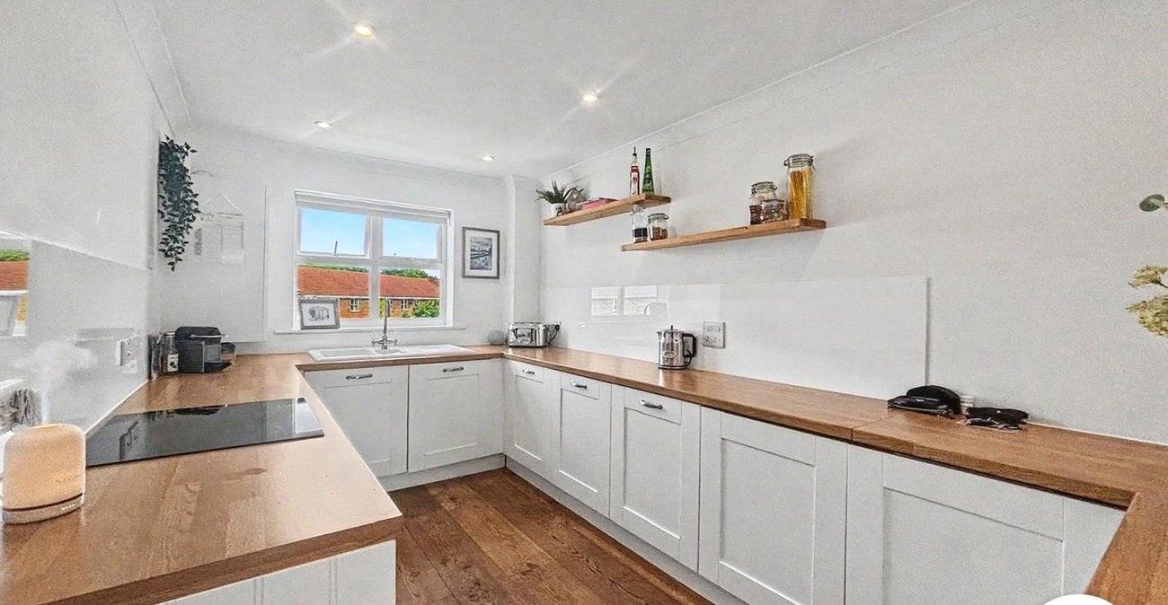 Flat Erith Road in Greater London