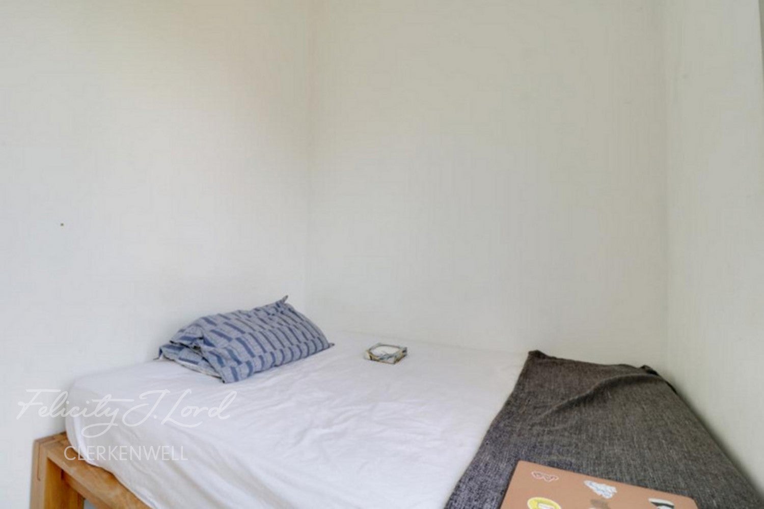 Flat Leigh Place in Greater London