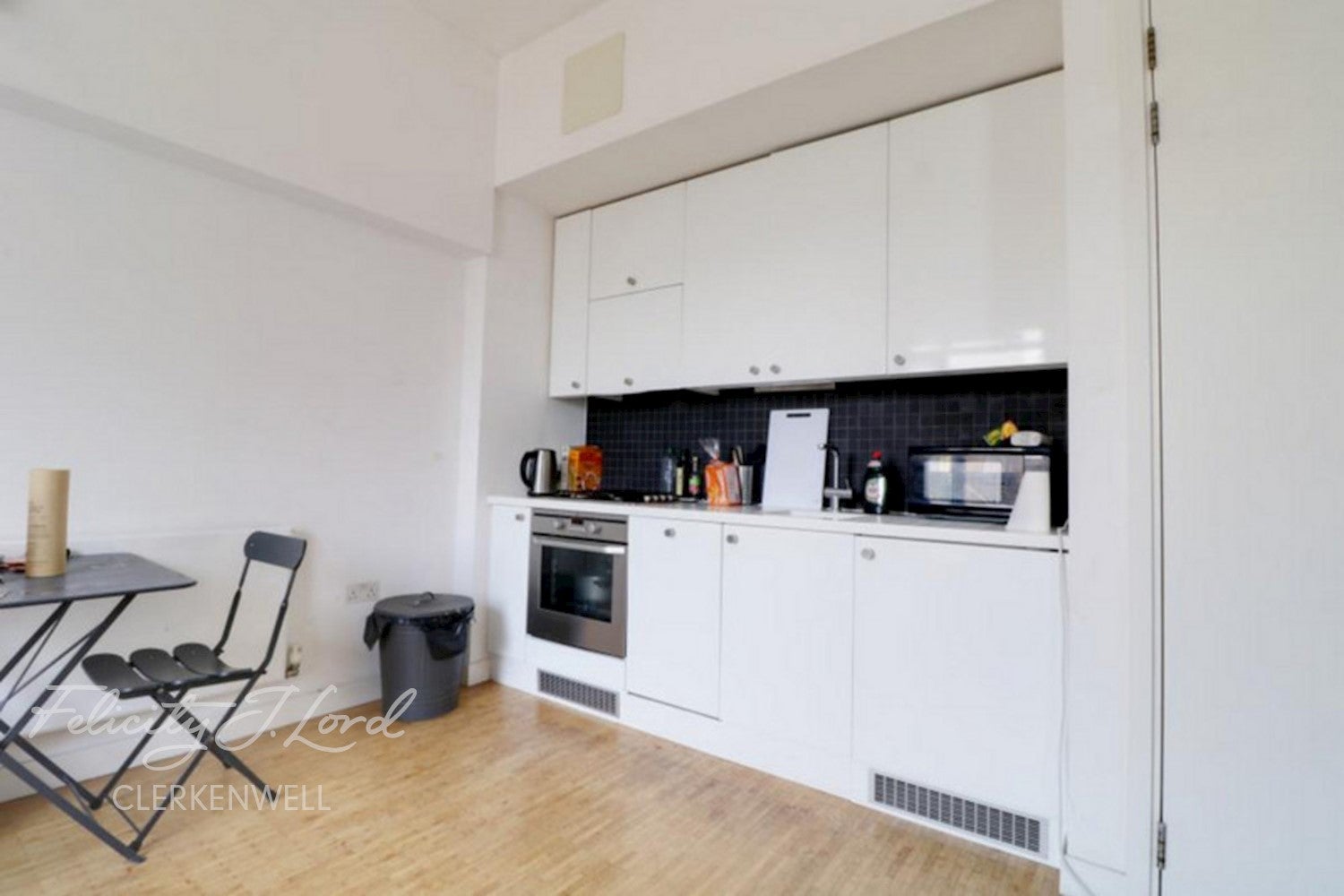 Flat Leigh Place in Greater London