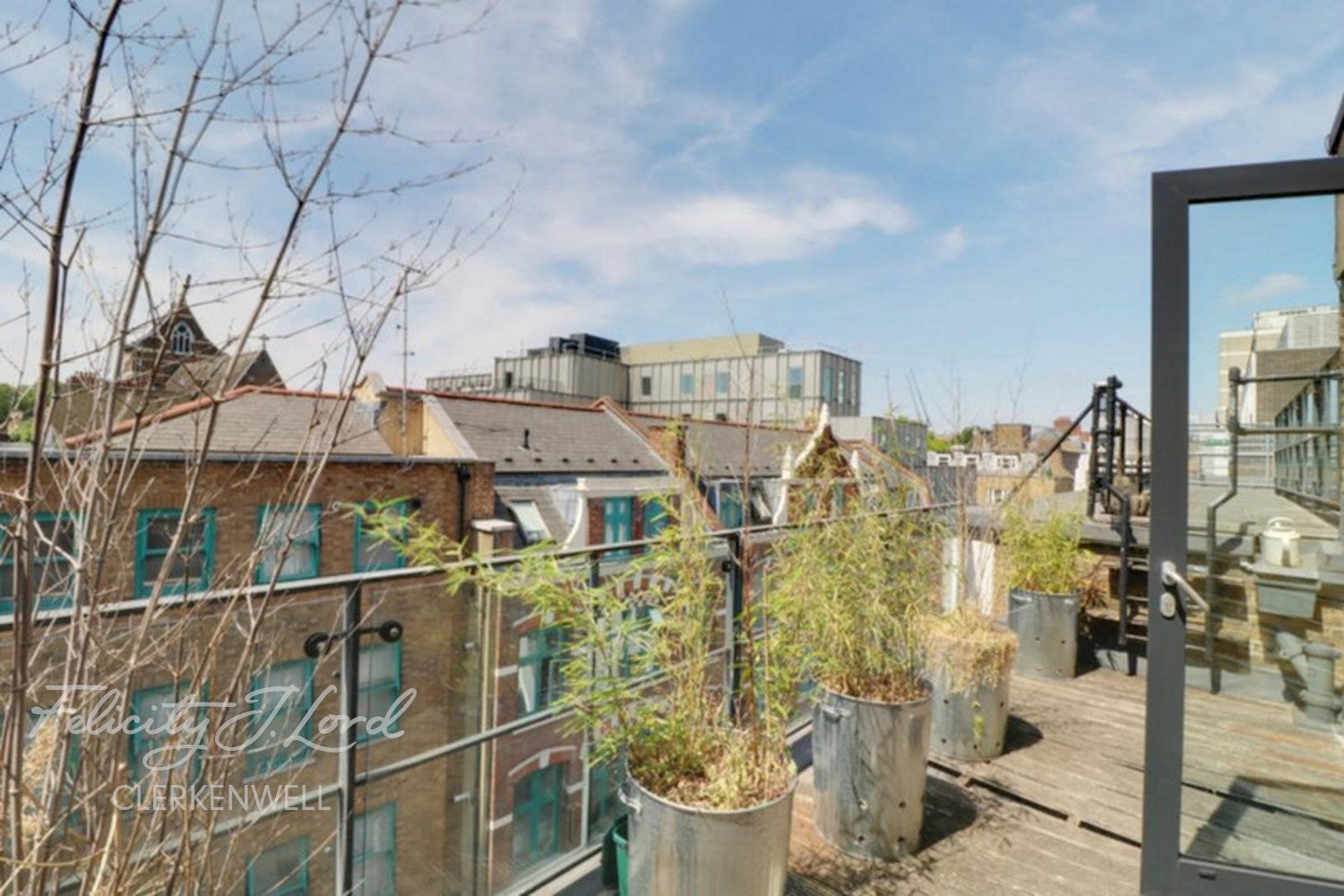 Flat Leigh Place in Greater London