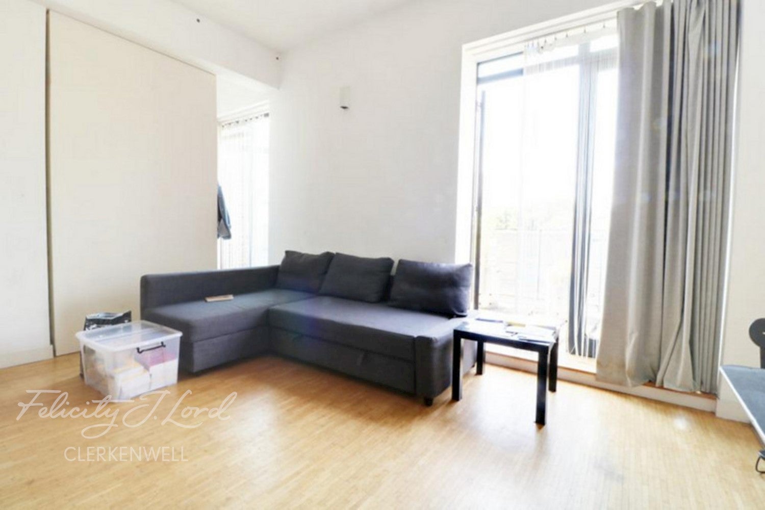Flat Leigh Place in Greater London