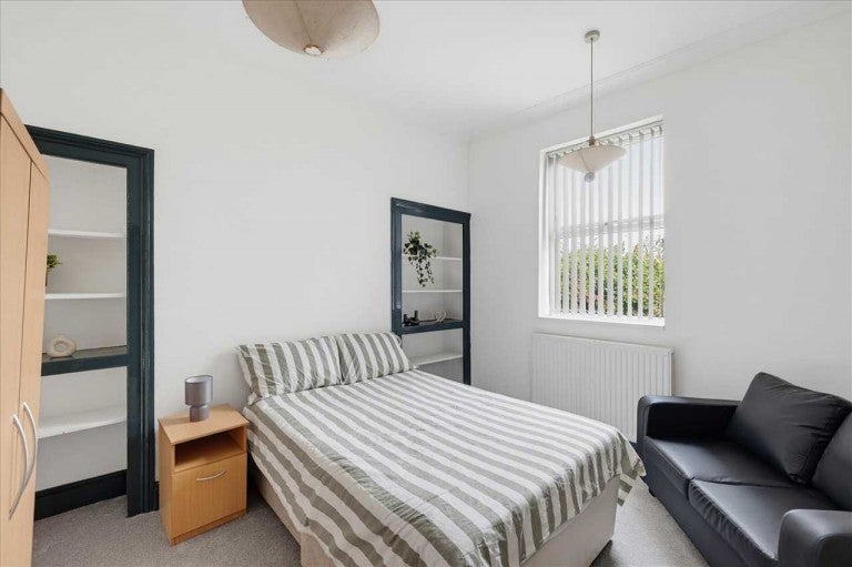 Room Bayswater Road in Plymouth