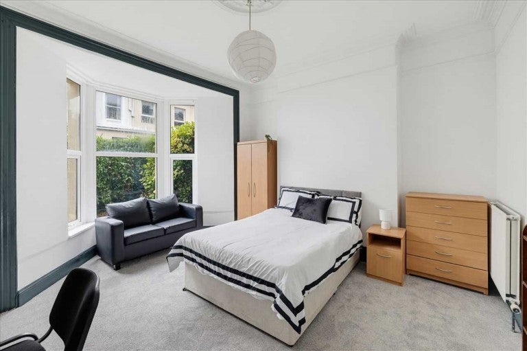 Room Bayswater Road in Plymouth