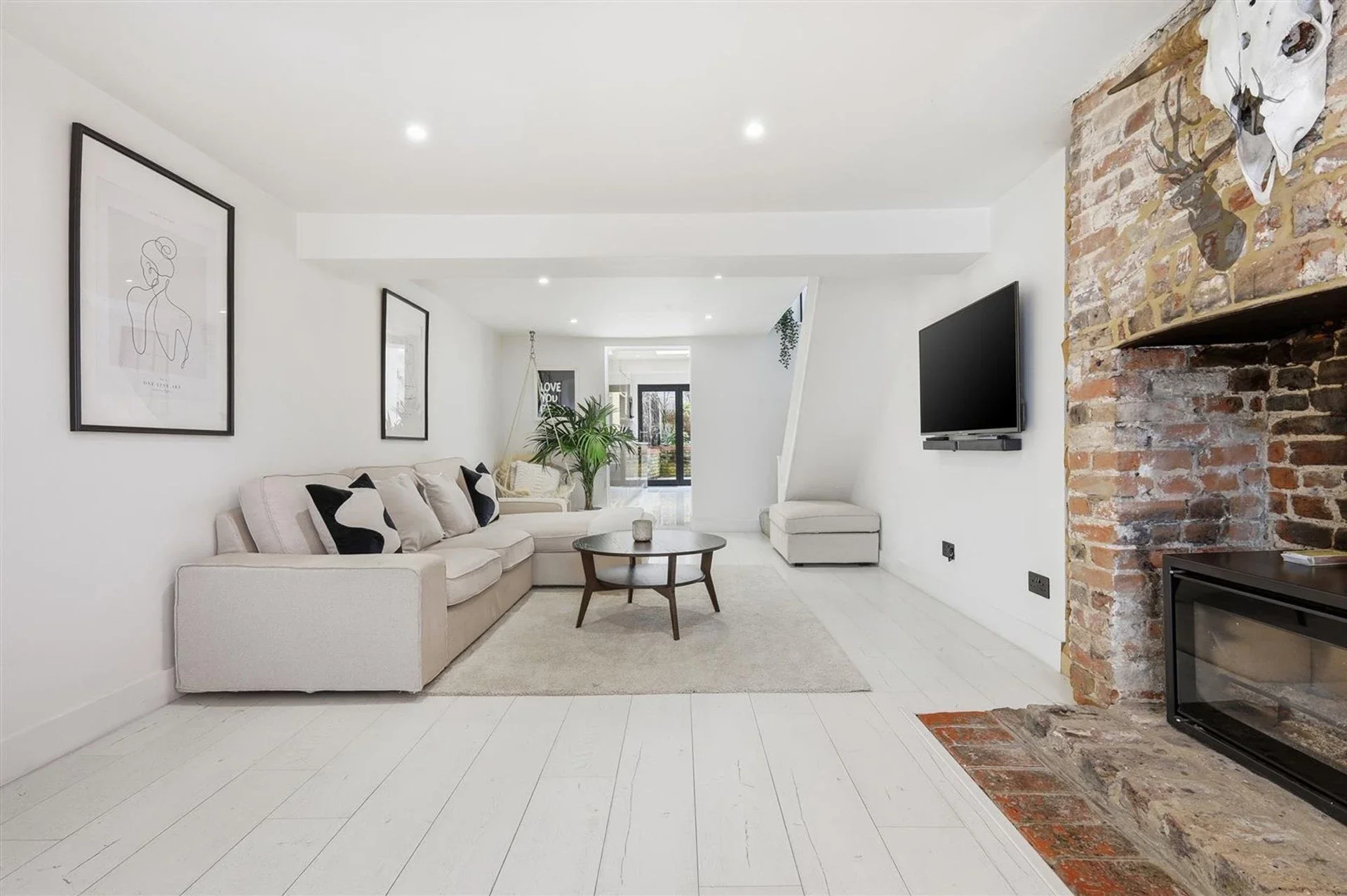 Flat Court Yard in Greater London
