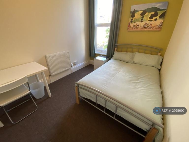 Room Kingsley Road in Plymouth